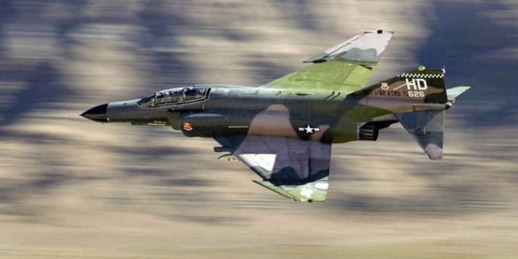 Caza de combate de Turquía derriba avión de guerra sirio sobre Idlib