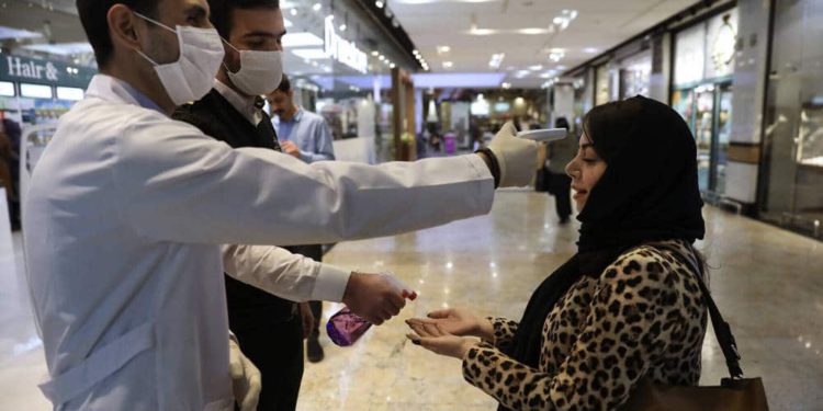 Número de muertes por coronavirus en Irán se eleva a 92