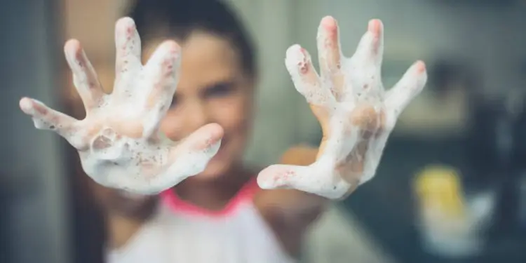 Posibles explicaciones biológicas a por qué los niños “esquivan” el SARS-CoV-2