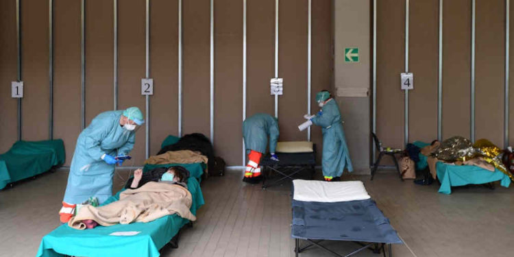 Italia reporta cifra récord de 368 muertes por coronavirus en un día