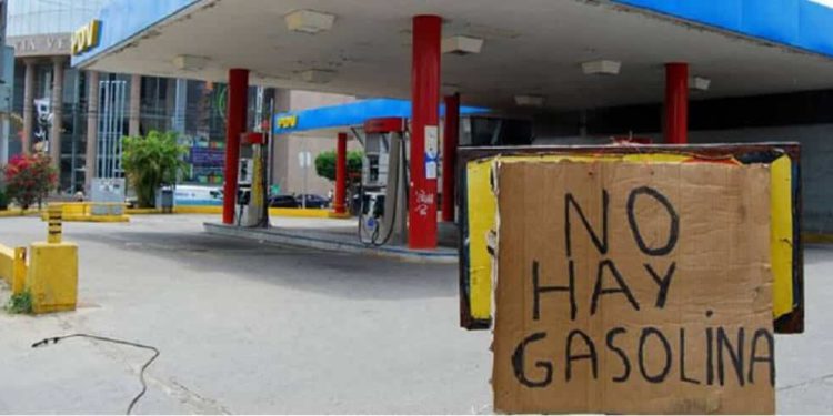 Venezuela aumenta los precios del combustible tras la llegada de los petroleros de Irán