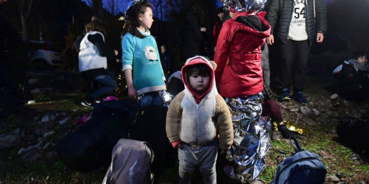 ONU: 13.000 migrantes se concentran en la frontera entre Turquía y Grecia