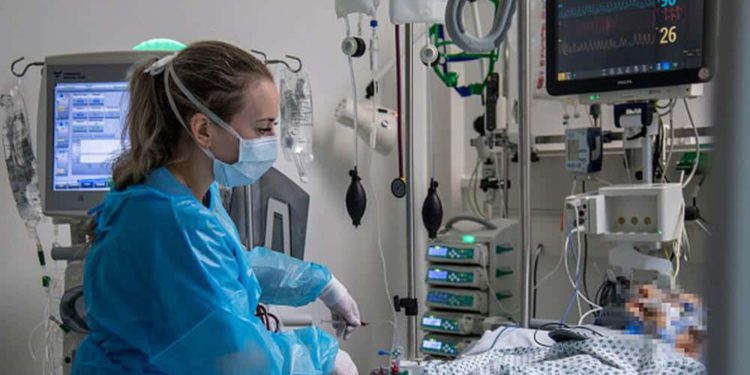 Hospital de Israel permite que pacientes de COVID-19 se despidan de sus familiares