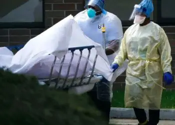 Estados Unidos registra récord de 28.300 muertes por COVID-19 en un día