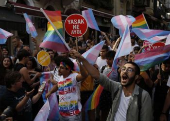 Erdogan defiende sermón contra homosexuales del jefe religioso de Turquía