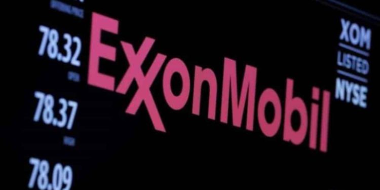 Exxon reduce sus gastos en $ 10 mil millones a medida que los precios del petróleo colapsan