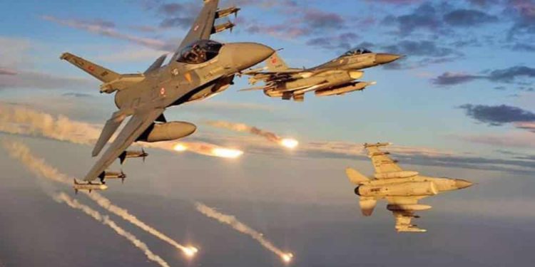 Turquía bombardea posiciones rebeldes kurdas en Irak