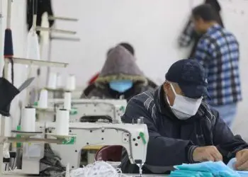 Empresas de Gaza fabrican equipos de protección para Israel