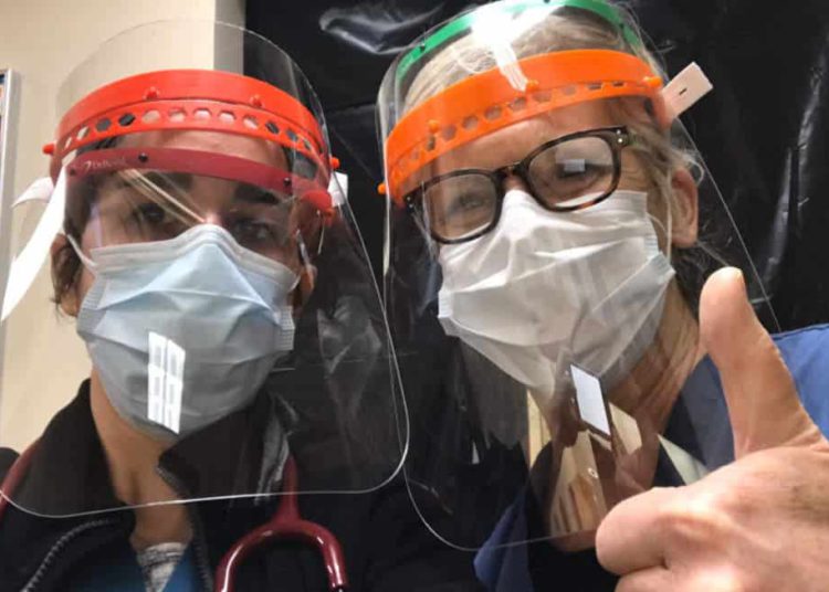 Escuela judía de Filadelfia imprime protectores faciales 3D para trabajadores de salud
