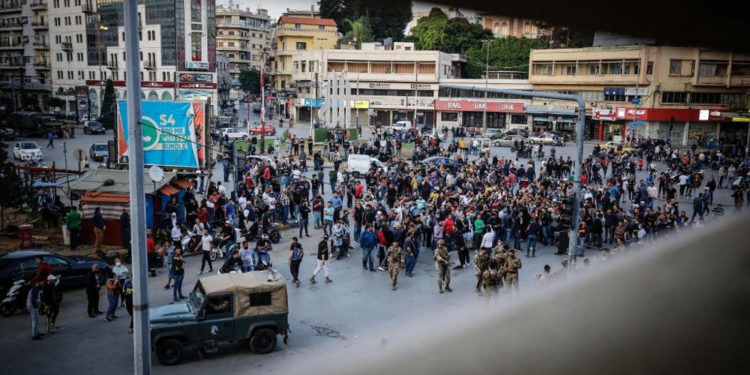 Cientos protestan en Líbano contra la corrupción pese a las restricciones por el coronavirus