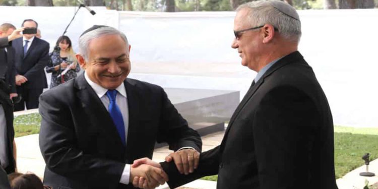 Netanyahu y Gantz reanudan conversaciones para formar un gobierno de unidad