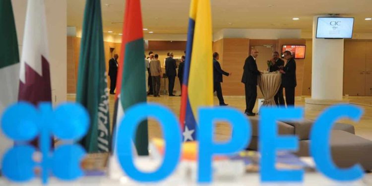 Comité de la OPEP+ discutirá el cumplimiento de los recortes de producción de petróleo