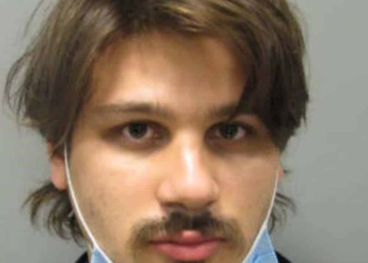 Hombre arrestado por pintar esvásticas en sinagoga de Washington