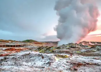 Región volcánica en Islandia se activa después de 800 años