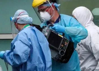 Número de muertes por COVID-19 en Reino Unido supera los 15 mil
