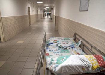 Médicos realizan cesárea a mujer gravemente enferma con COVID-19