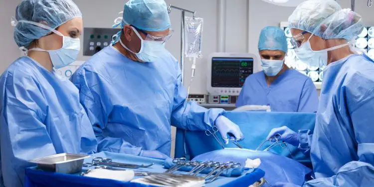 Cirujanos plásticos de Israel solicitan al Ministerio de Salud volver a laborar