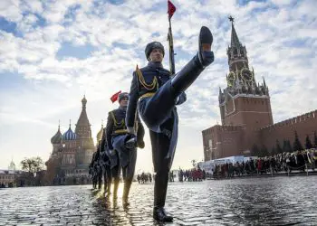 Rusia pone en cuarentena a 15.000 soldados y cancela desfile por el Día de la Victoria