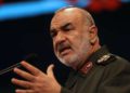 General de Irán es objeto de burlas por exhibir el “detector de coronavirus”