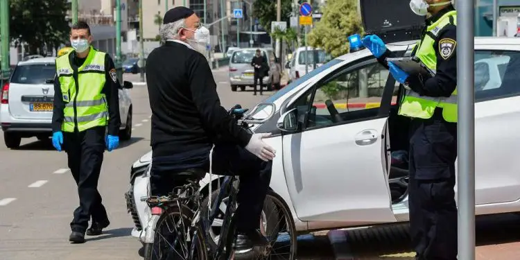 Policía de Israel compró un millón de máscaras para distribuirlas al público