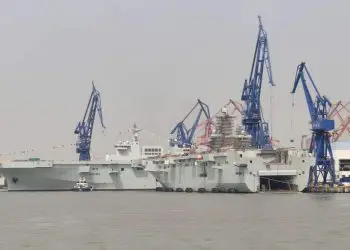 Marina de China presenta nuevo portaaviones de asalto