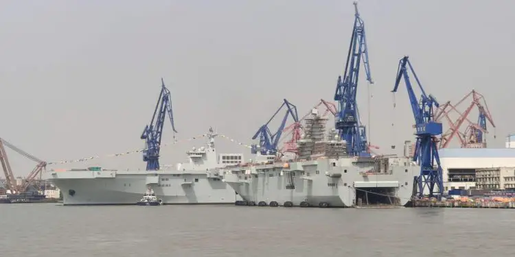 Marina de China presenta nuevo portaaviones de asalto