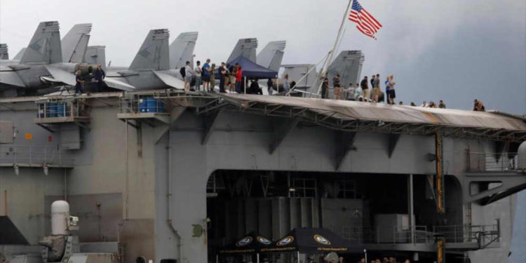 Portaaviones de EE.UU. reporta 550 marines a bordo contagiados de coronavirus