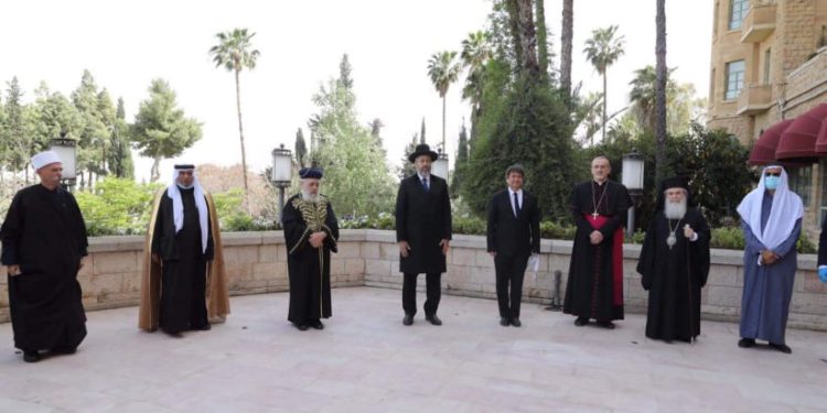Líderes religiosos rezan en Jerusalem por el fin de la pandemia del coronavirus