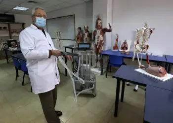 Universidad palestina presenta respirador “casero”