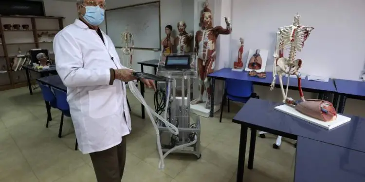 Universidad palestina presenta respirador “casero”