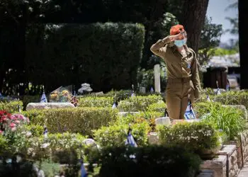 Cementerios militares de Israel permanecen cerrados antes del Día de los Caídos
