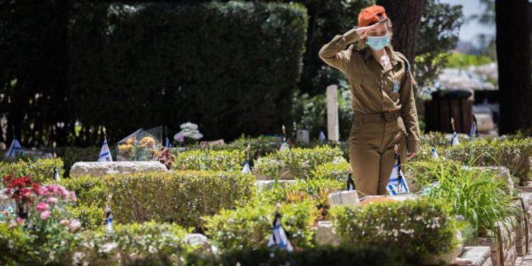 Cementerios militares de Israel permanecen cerrados antes del Día de los Caídos