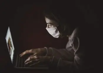 La verdad sobre las teorías de conspiración en torno al coronavirus