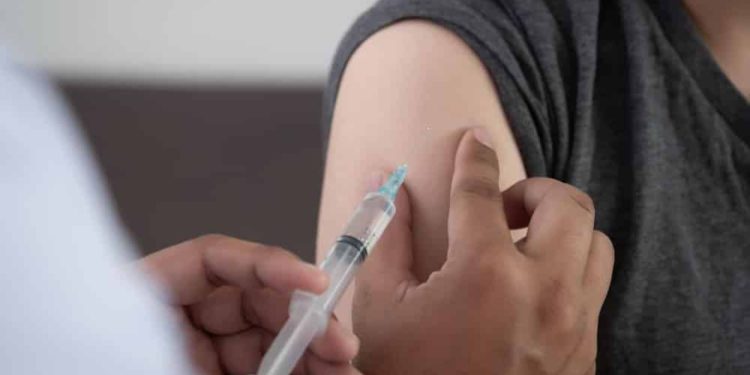 Vacuna contra la tuberculosis reduce la tasa de mortalidad del COVID-19, según estudio