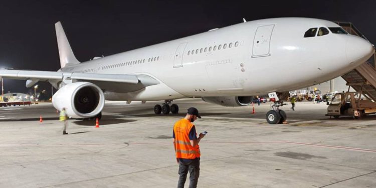 Primer vuelo directo desde Abu Dhabi aterriza en Israel