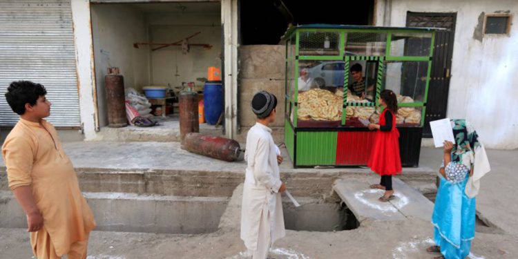Siete muertos en protestas por la distribución de alimentos en Afganistán