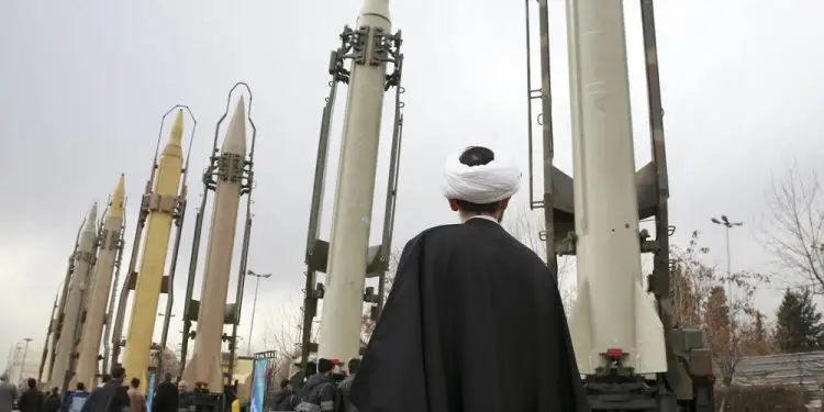 Rouhani de Irán afirma que el fin del embargo de armas de la ONU es un “derecho”
