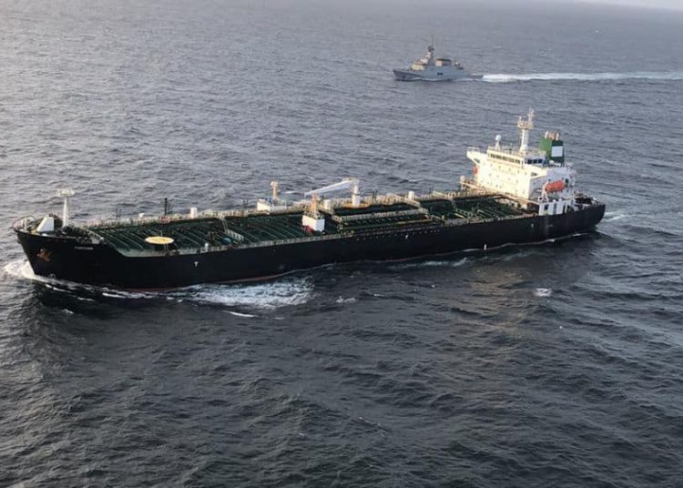 Video muestra llegada del primer buque iraní a Venezuela
