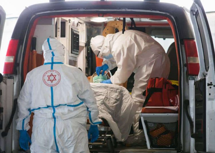 A un añado del inicio de la pandemia: Israel supera el sombrío récord de 6000 muertes