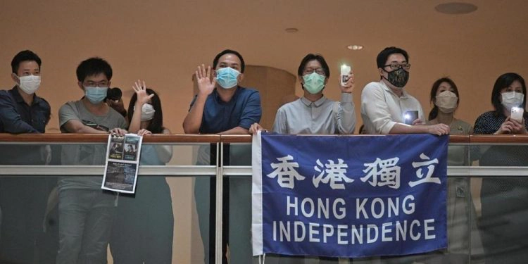 Líderes de Hong Kong condenan a Trump por eliminar el trato especial a la ciudad