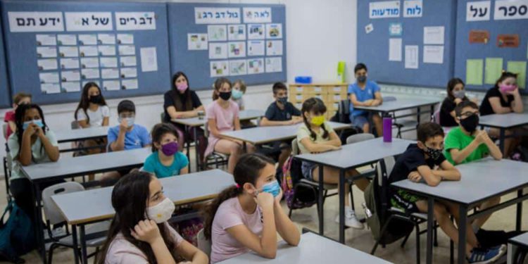Israel suspenderá uso obligatorio de mascarillas durante clases escolares