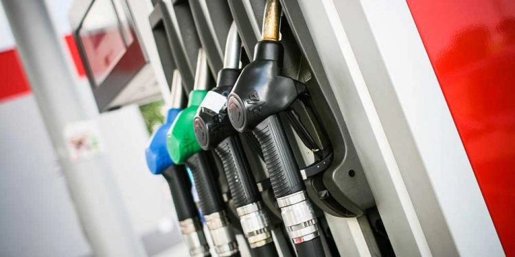 Rusia prohíbe la importación de combustible barato