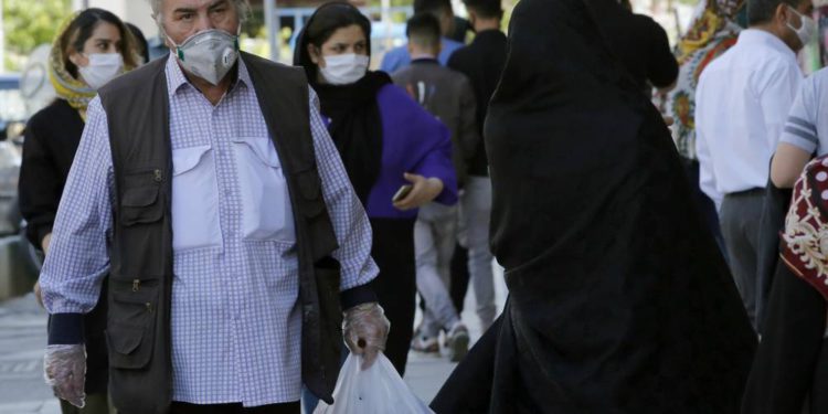 Irán registra 2.102 casos de coronavirus en 24 horas