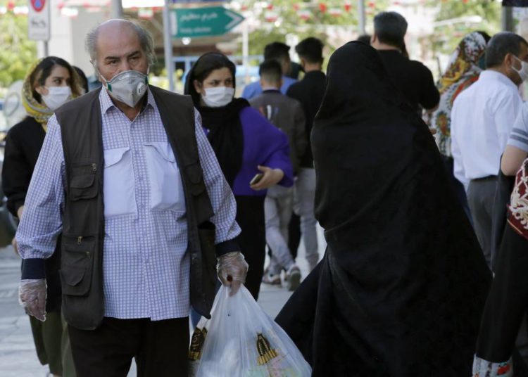 Irán registra 2.102 casos de coronavirus en 24 horas