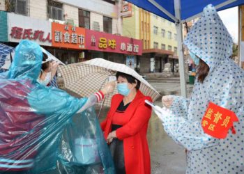 ¿Por qué un nuevo brote de coronavirus en China está activando las alarmas?
