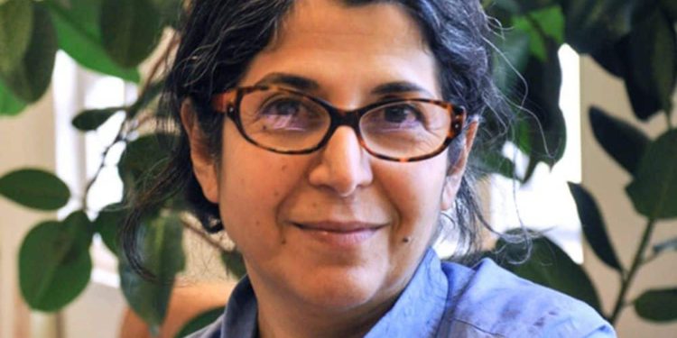 Irán condena a académica francesa a seis años de cárcel