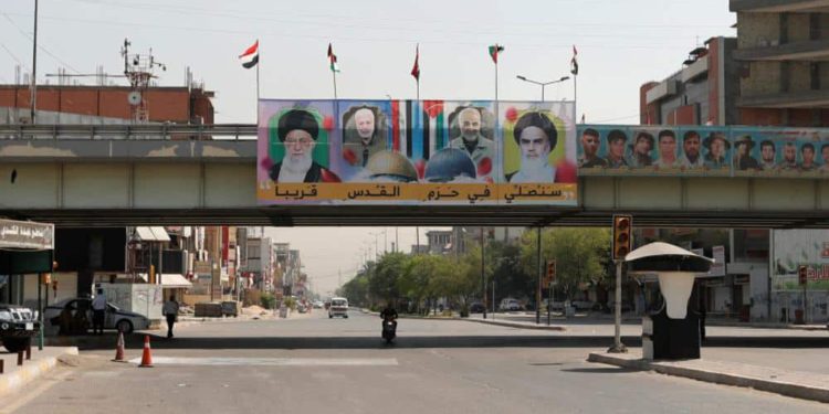 Manifestantes iraquíes derriban carteles iraníes del “Día de Al-Quds”