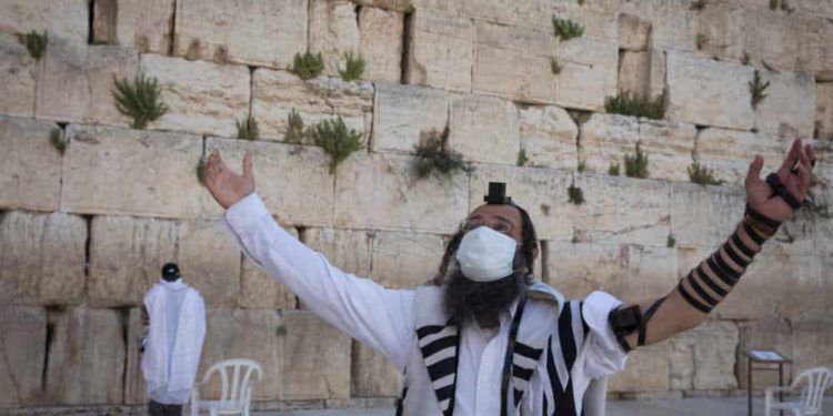 ¿La pandemia de coronavirus hará obsoletas las sinagogas en Israel?