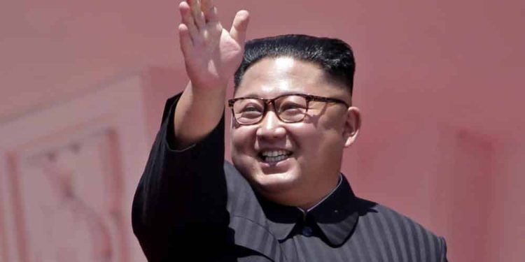 Kim Jong Un reaparece en público tras semanas de rumores sobre su salud