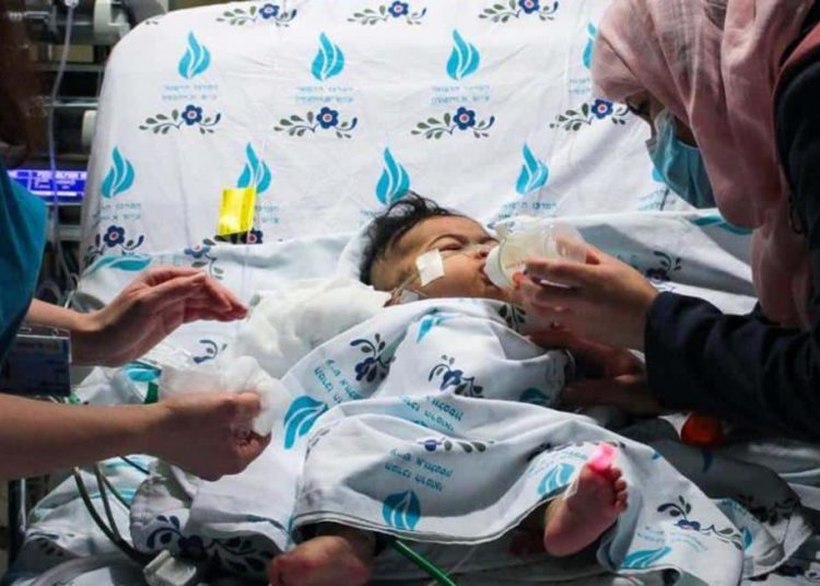 Médicos israelíes salvan la vida de una bebé árabe de seis meses